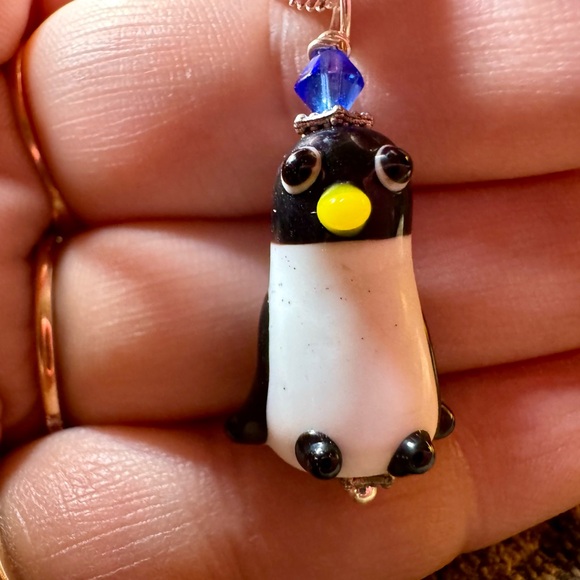 Handma lampwork penguin pendant and cheap chain. - Picture 3 of 5